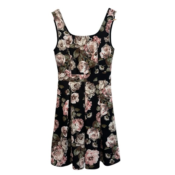 Women's Medium Romantic Flirty Black Floral Rose A-Line Casual Whimsigoth Dress - Picture 1 of 5